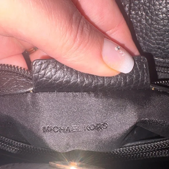 Michael Kors Black Shoulder Bag with Gold Chain - Picture 3 of 16